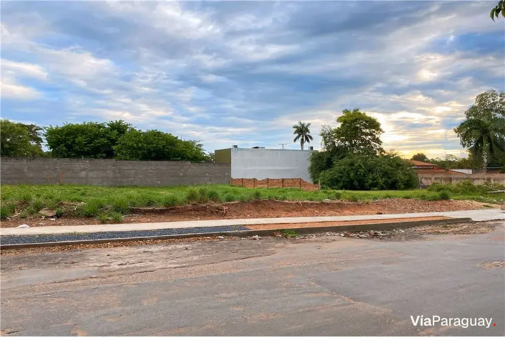 Land for sale in the UCA area, Asunción, 510 m²