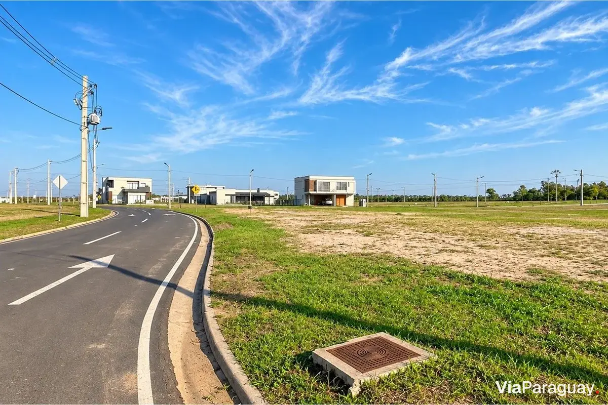 Land for sale in Aquaterra, Luque – 599 m²