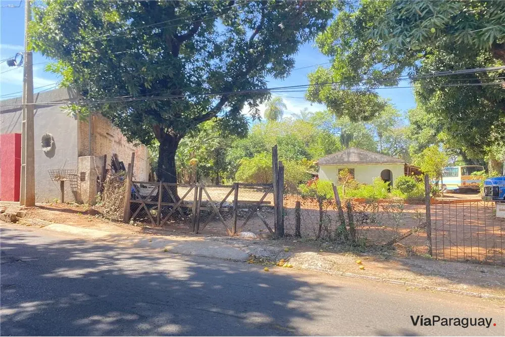 Terreno à venda em Fernando de la Mora, 599 m²