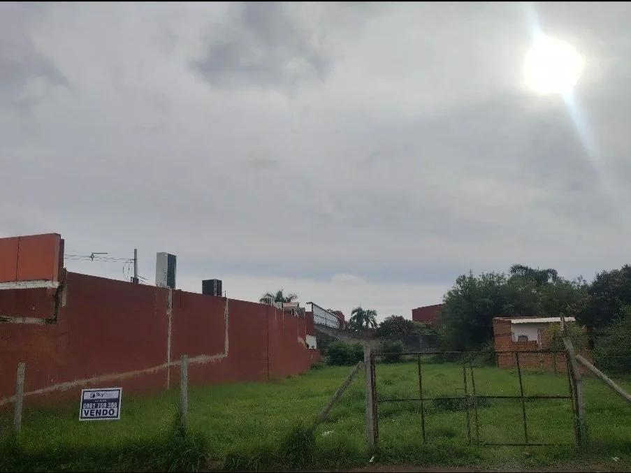 653 m² Land in Barrio Laurelty, Luque