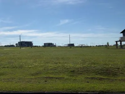 Terreno de 717 m² en venta en Urbanización Puerta del Lago, Hernandarias 1