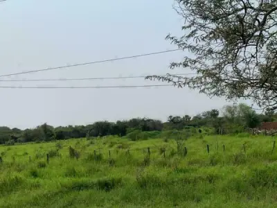 Terreno de 8.100 m² sobre la ruta Transchaco, Villa Hayes 1