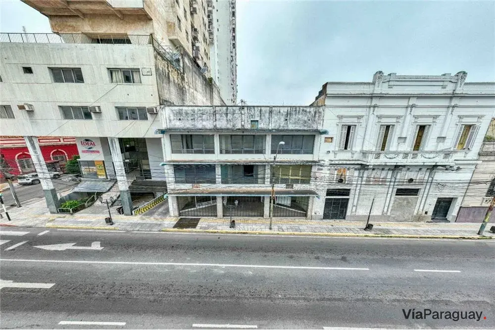 Terreno de rua a rua à venda no centro de Assunção
