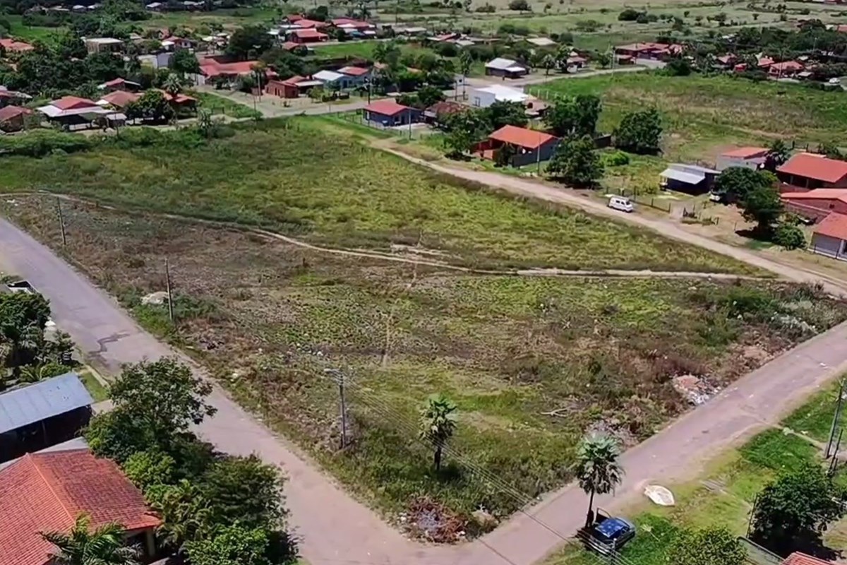 Terreno de media hectárea en venta en Villa Hayes, zona céntrica