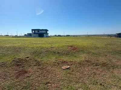 Terreno em Costa del Lago, Puerto Oeste
