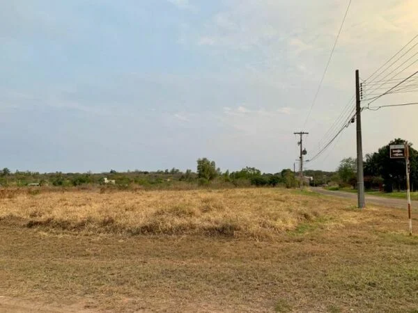 Terreno en esquina de 2.349 m² en venta en Surubi-i, Mariano Roque Alonso