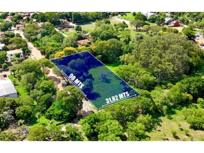 Terreno de esquina de 2.863 m² à venda em Fernando de la Mora