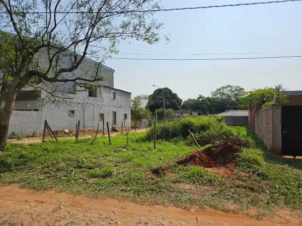 Corner lot in Laguna Grande, Fernando de la Mora