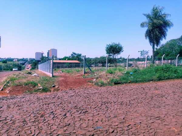 Terreno en esquina en venta en Ciudad del Este | 1.080 m², 280 m del Palacio de Justicia