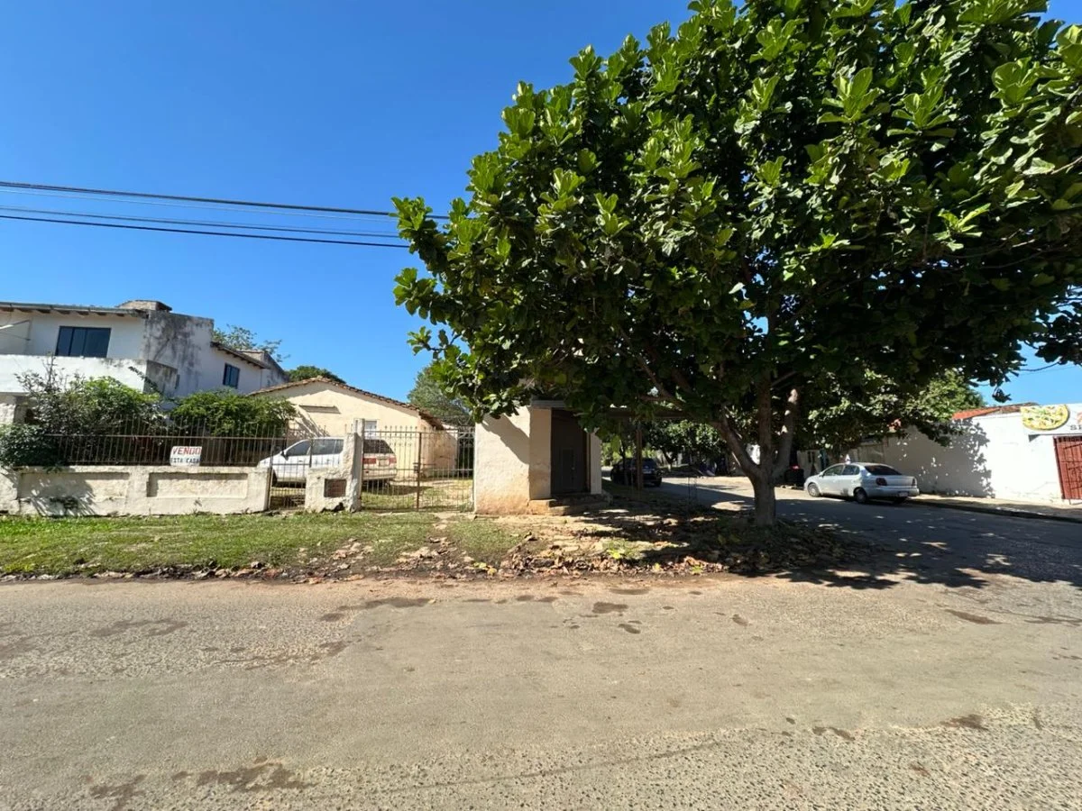 Corner Land for Sale in Fernando de la Mora