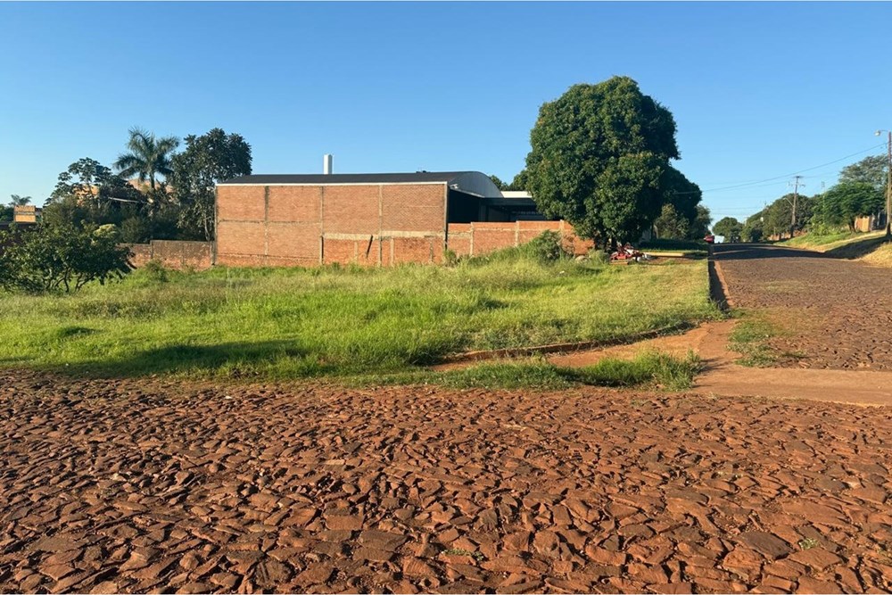 Corner lot for sale in Fram, Itapúa