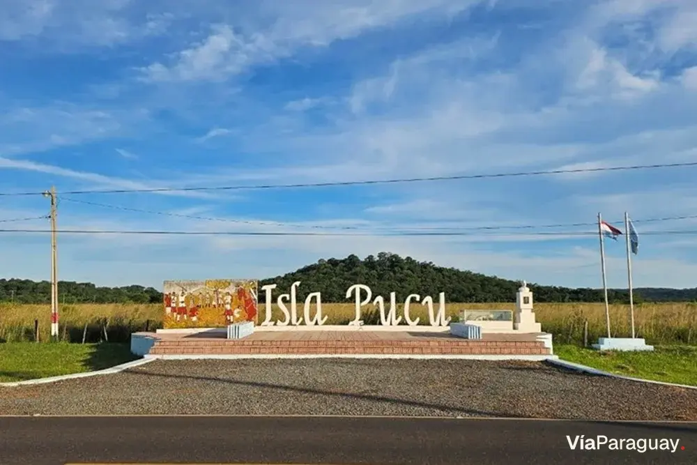 Corner lot for sale in Isla Pucú, Cordillera