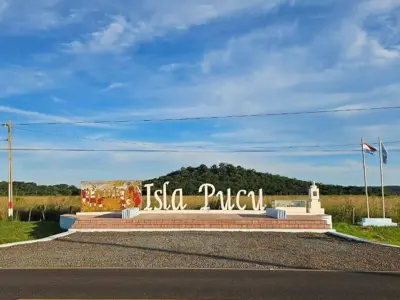 Corner lot for sale in Isla Pucú, Cordillera