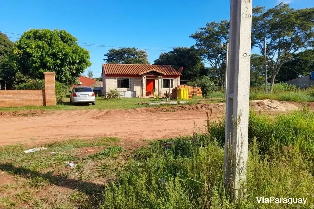 Terreno de esquina à venda em Itá, Central