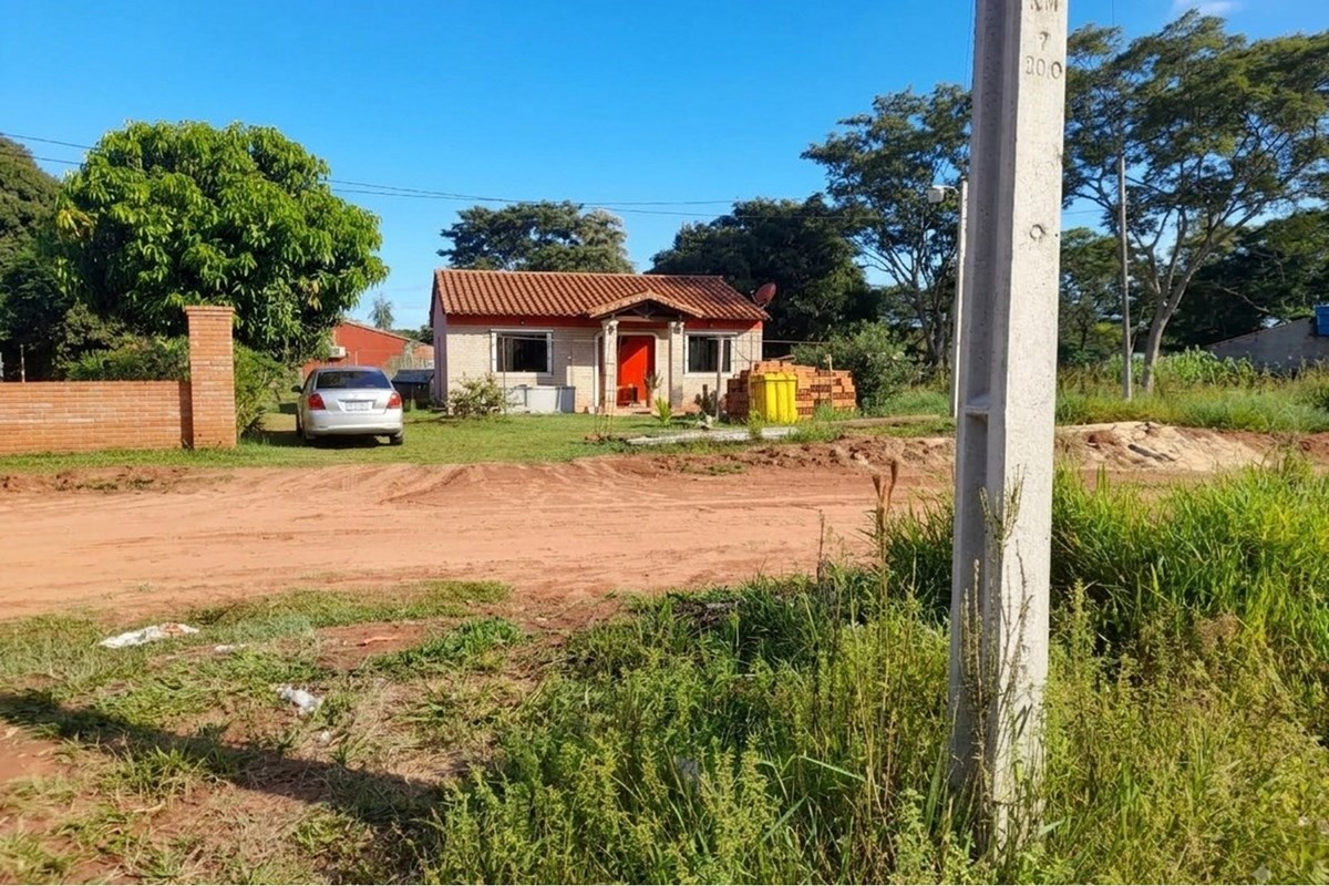 Terreno de esquina à venda em Itá, Central