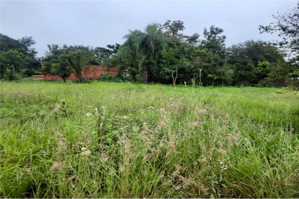 Terreno de esquina à venda em Itauguá, Bairro Mbokajaty