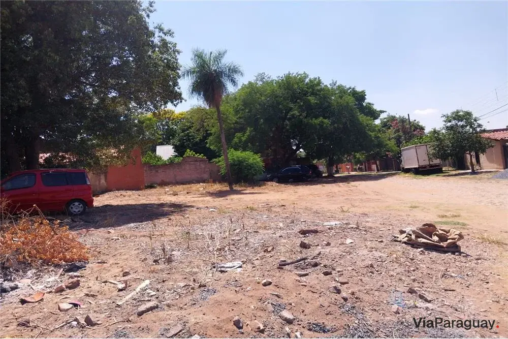 Terreno de esquina à venda em Lambaré, 890 m²