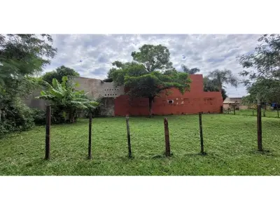 Terreno de esquina à venda em Laurelty, Luque