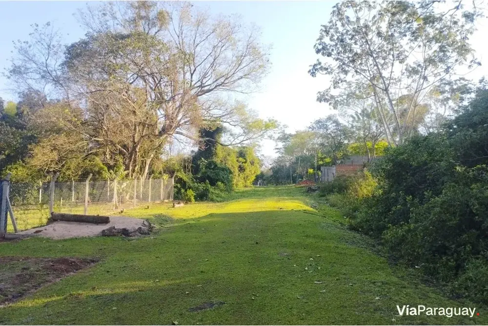 Terreno de esquina à venda em Luque, Itapuamí III