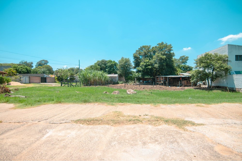 Terreno de esquina à venda em Mariano Roque Alonso
