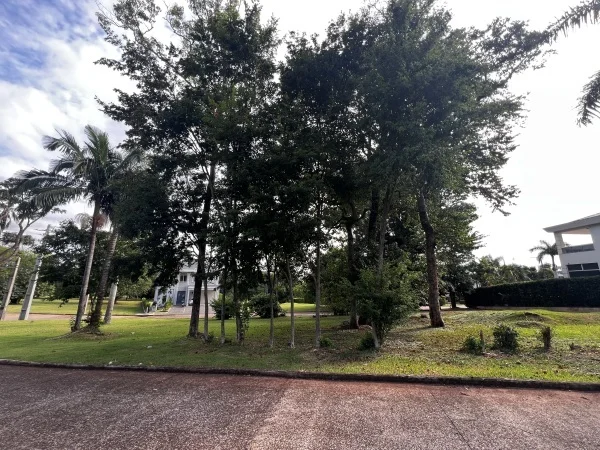 Terreno em esquina à venda no Paraná Country Club, Hernandarias