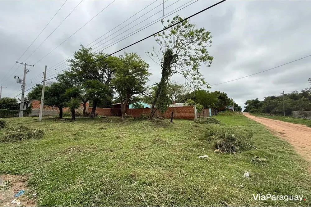 Terreno en esquina en venta en Piquete Cue, Limpio