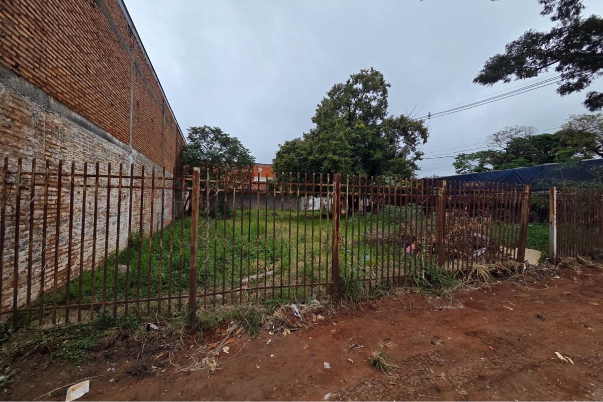 Terreno de esquina à venda em San Lorenzo, Villa Industrial