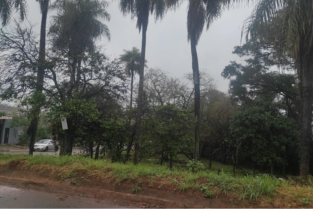 Terreno de esquina à venda em San Pedro, Encarnación