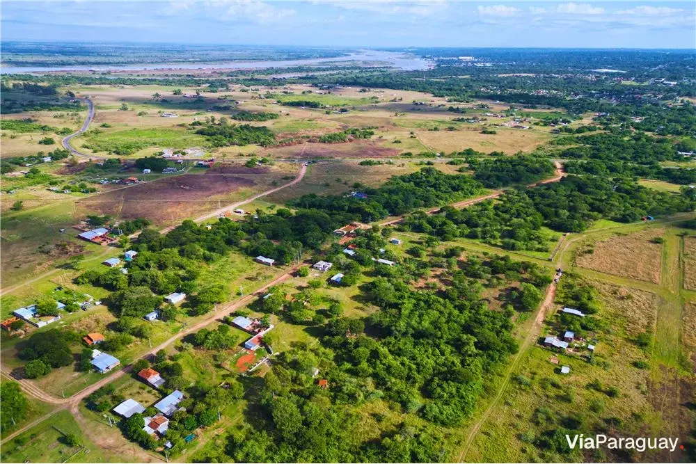 Terreno de esquina à venda em Ypané, 360 m²