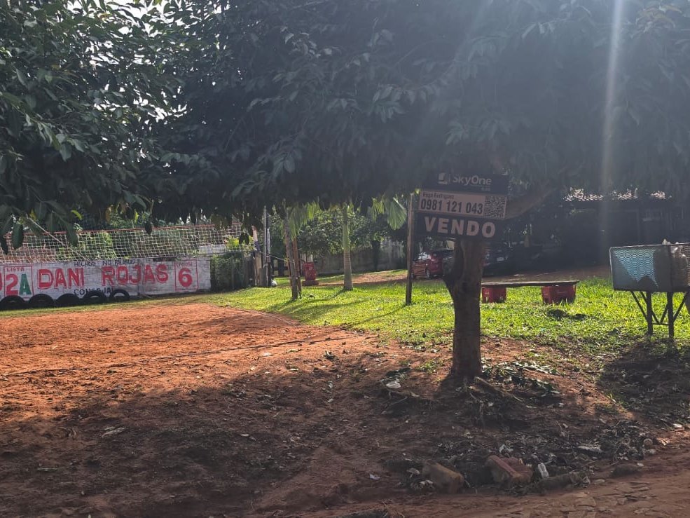 Terreno en esquina en venta en Ypané, Barrio Potrerito — 360 m²