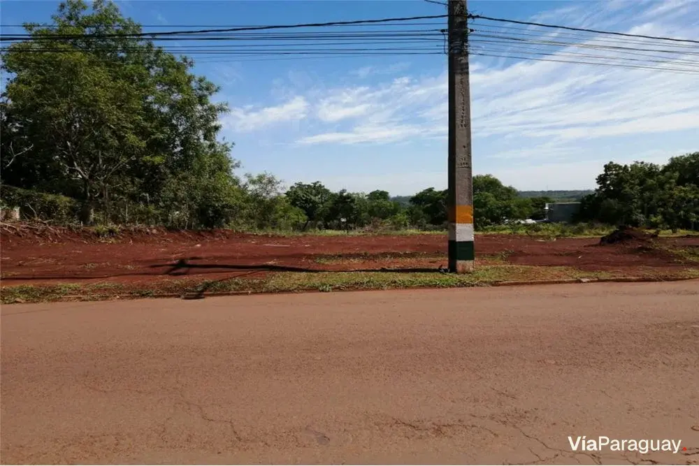 Terreno em esquina à venda frente à Rota 14, Cambyretá