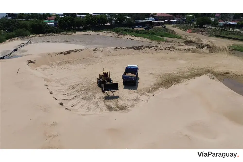 Terreno à venda com areeiro em funcionamento em Itá Enramada, Assunção
