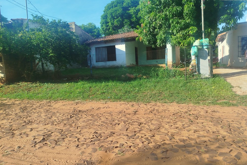 Terreno à venda com casa em Itauguá, Cañadita