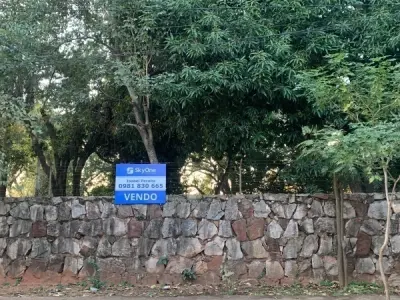Terreno à venda com construção a demolir em Valle Apuai, Lambaré