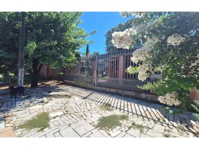 Terreno à venda com construção no Barrio Santa María