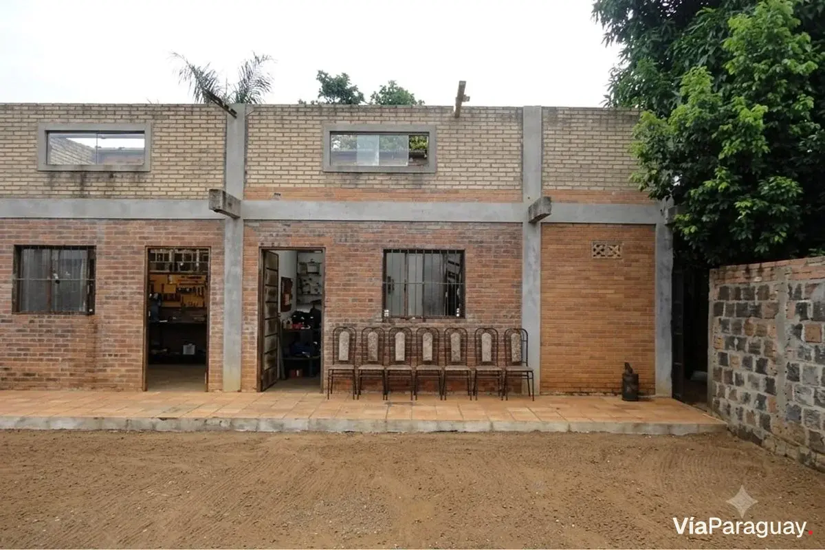 Terreno à venda com construção em Guazú Virá, Itauguá