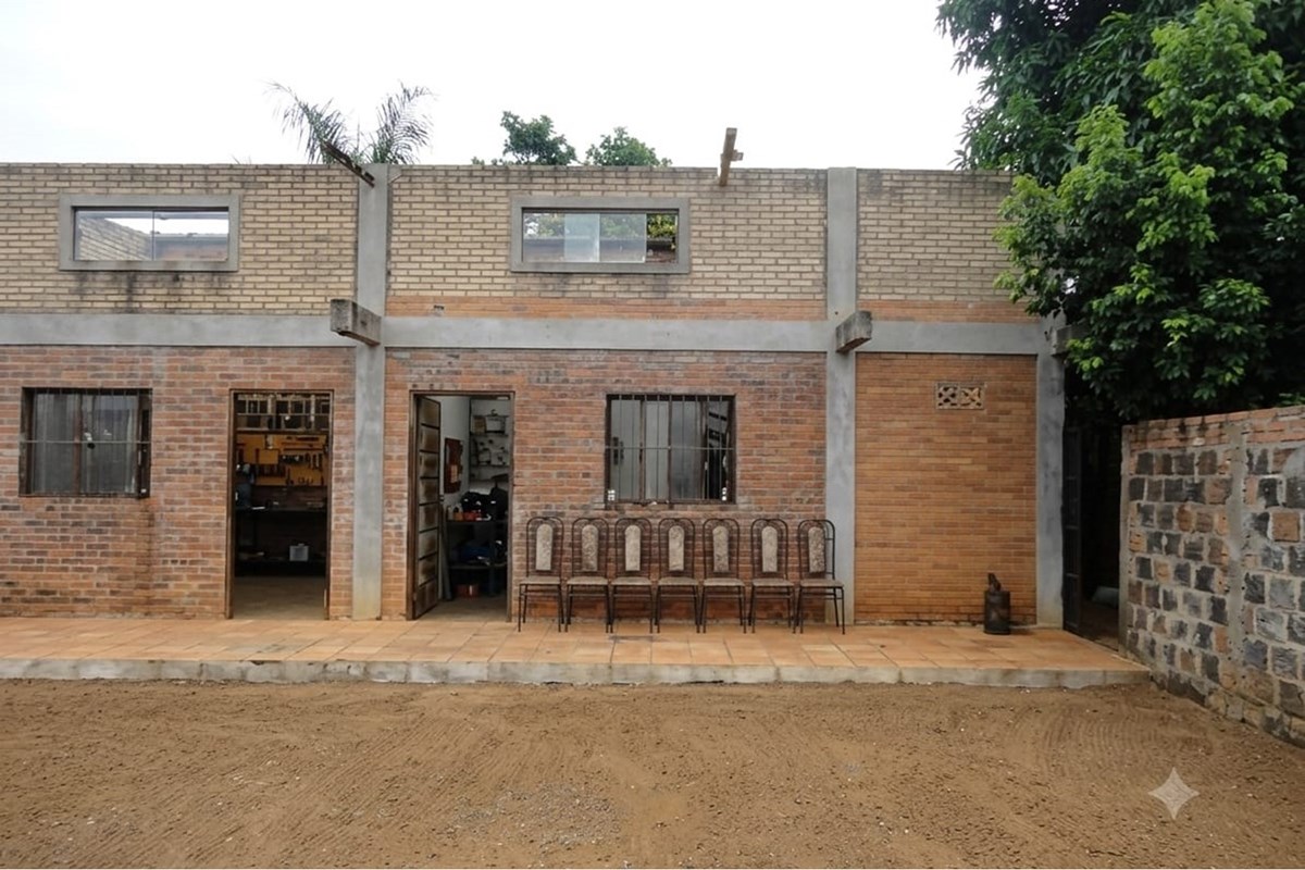 Terreno en venta con construcción en Guazú Virá, Itauguá
