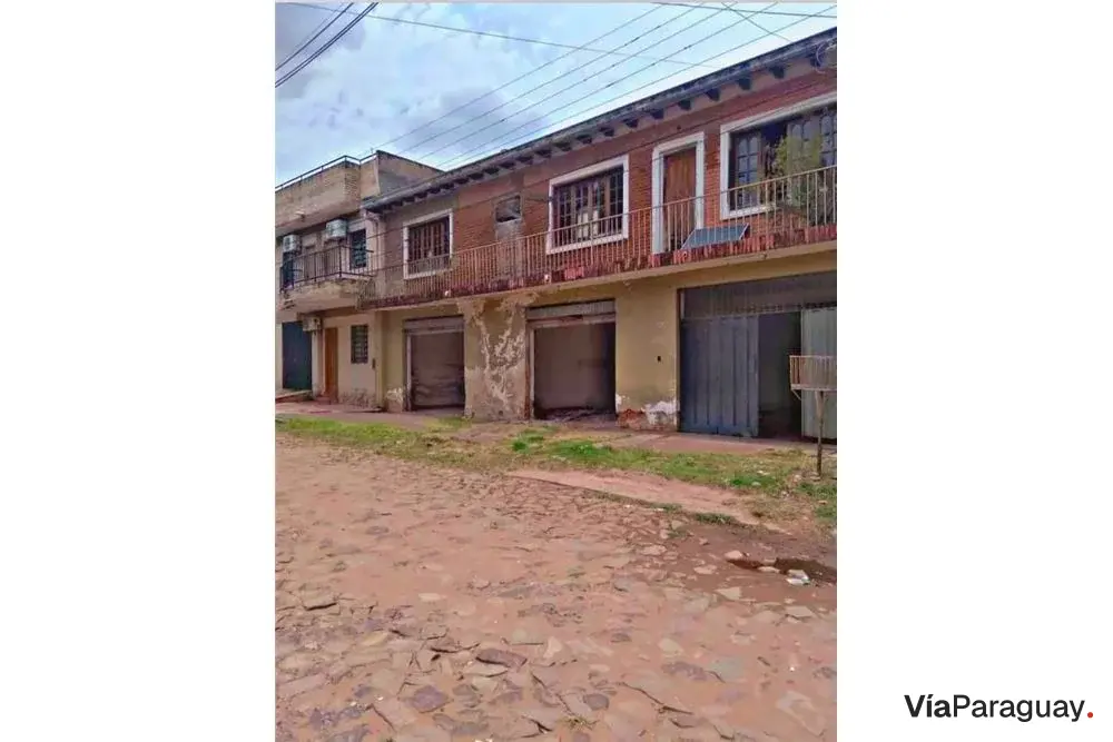 Terreno à venda com construção para demolir em Lambaré
