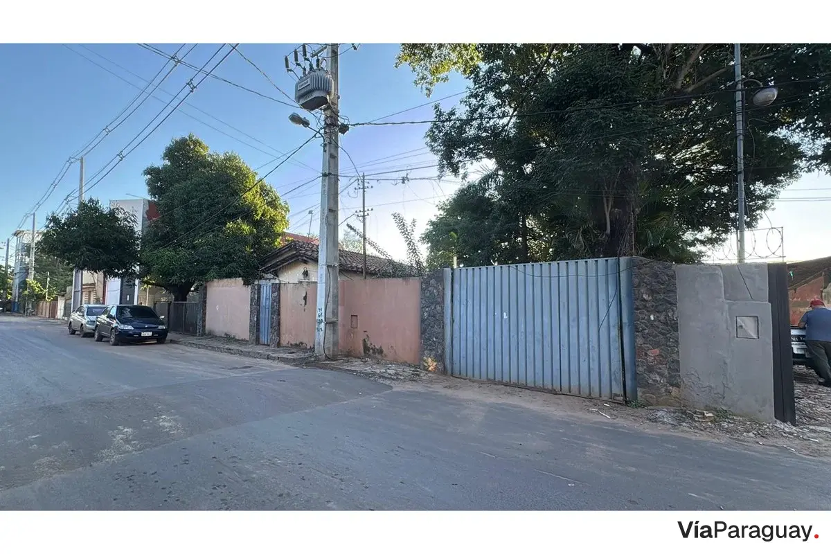 Land for sale with existing construction in Trinidad, Asunción