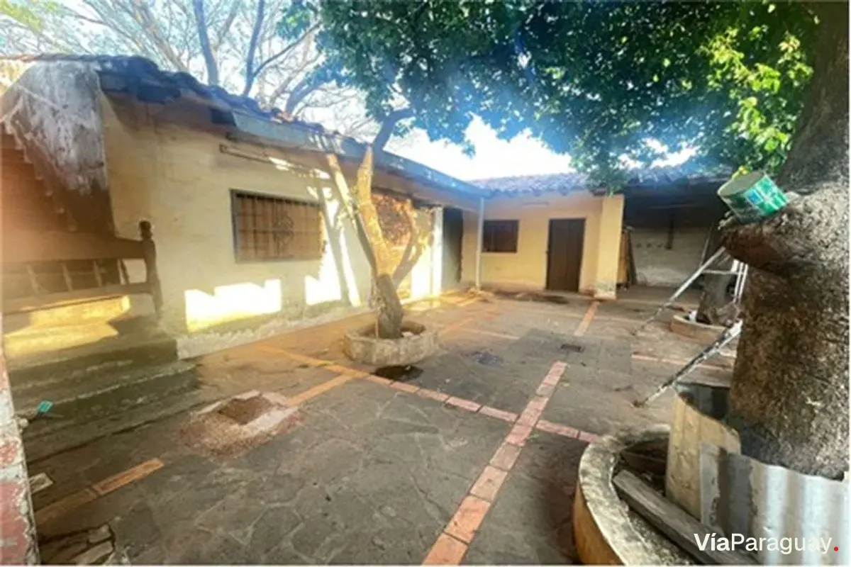 Terreno à venda com construção em Villa Elisa