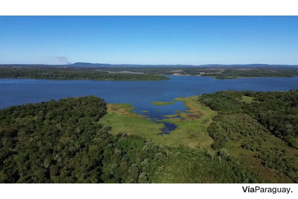 Terreno à venda com costa no Rio Paraná em Cambyretá