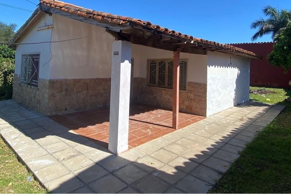 Land for sale with two chalets in Limpio