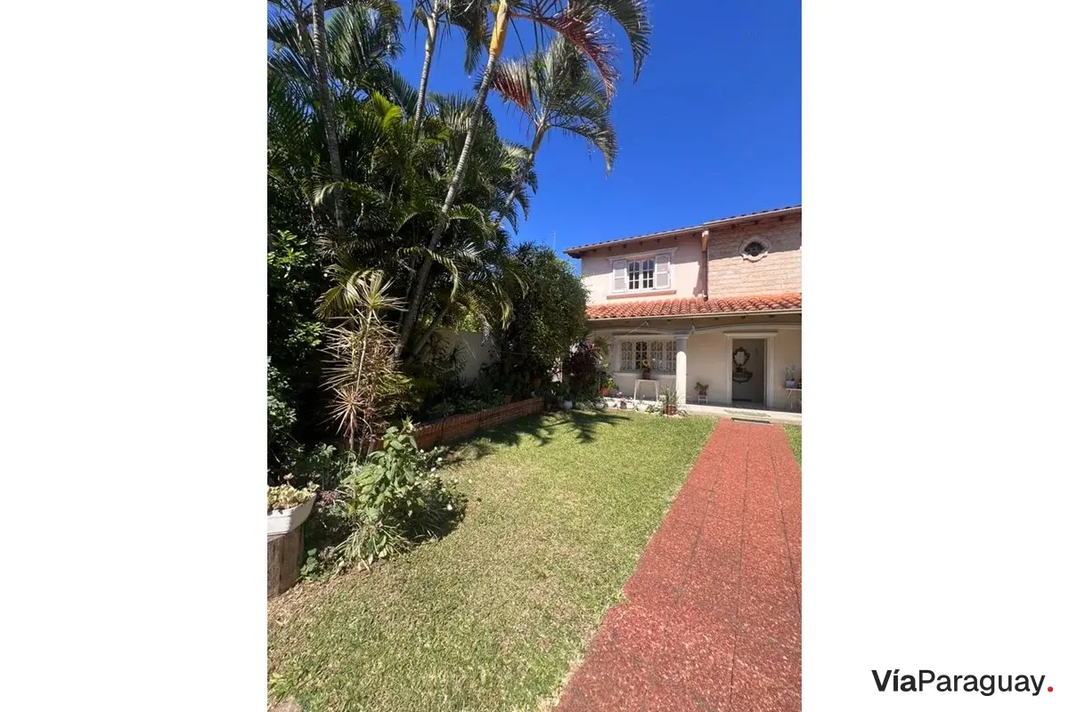 Terreno en venta con edificación en San Lorenzo