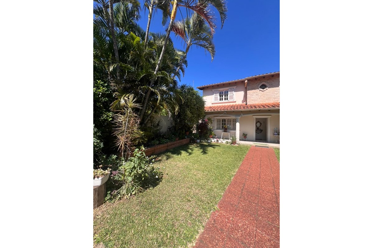 Terreno en venta con edificación en San Lorenzo