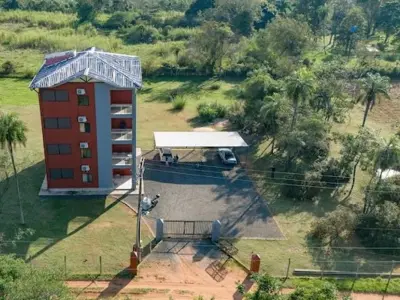 Terreno à venda com edifício de 4 andares em Caacupé