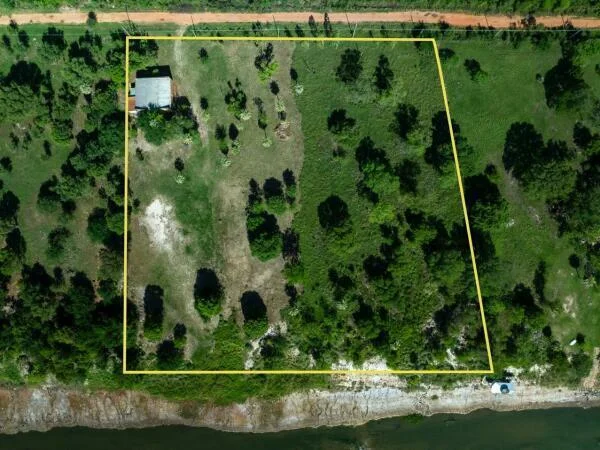 Land for Sale with Frontage on Riacho San Francisco, Limpio
