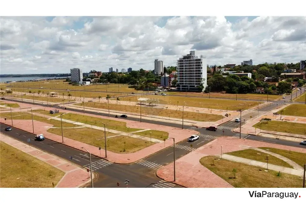 Terreno à venda com local comercial em Encarnación