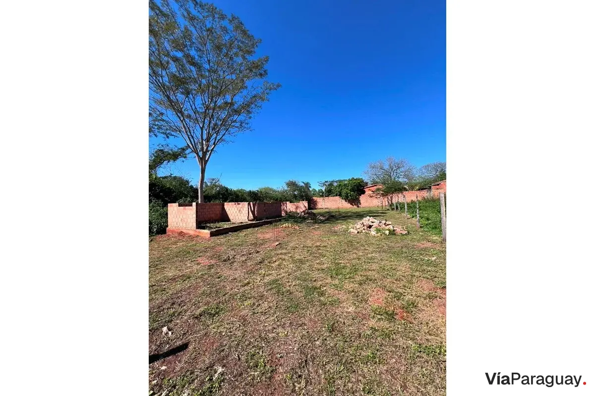 Terreno à venda com meia construção em Itá, Central