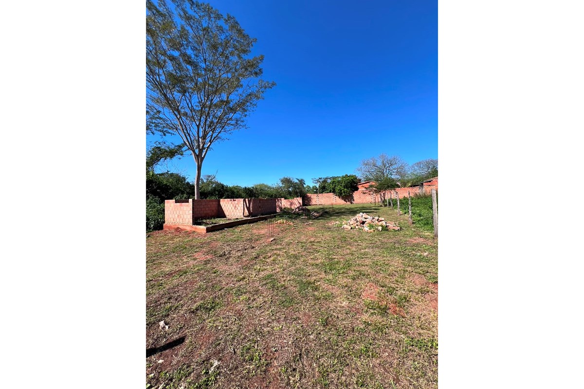 Terreno à venda com meia construção em Itá, Central