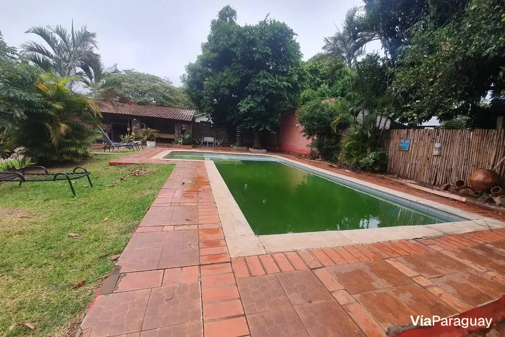 Terreno à venda com piscina e quincho em Ñemby